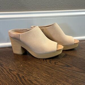 Women's Toms 7 Cream Platform Mules slip on open heal